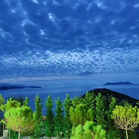 Villa Auriga - Spacious With Magnificent Sea View