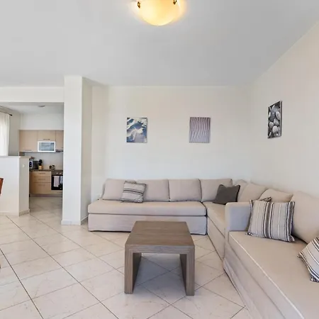 Villa Auriga - Spacious With Magnificent Sea View