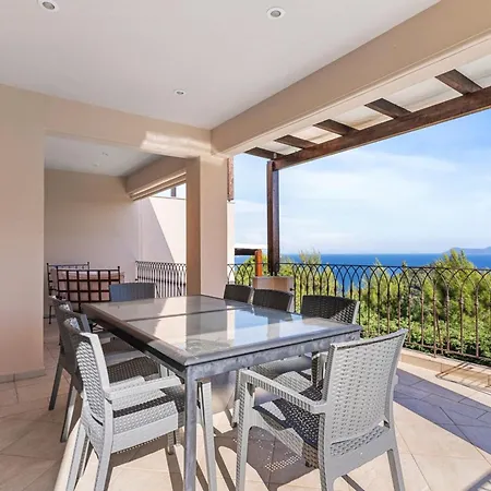 Auriga - Spacious With Magnificent Sea View